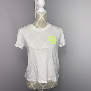 🆕 Levi’s Graphic Surf Tee